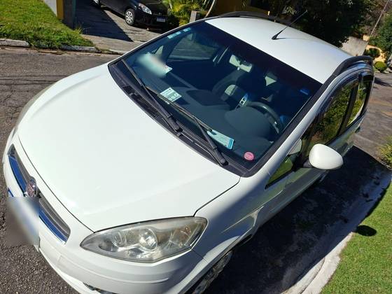 FIAT IDEA 1.4 MPI ATTRACTIVE 8V FLEX 4P MANUAL FIAT IDEA 1.4 MPI ATTRACTIVE 8V FLEX 4P MANUAL